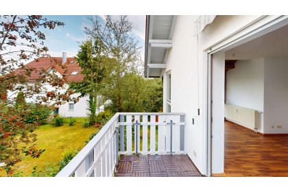 2404641-FYNXgADCw7jLgAR7LHd4dcZd-2-Zimmerwohnung-mit-Balkon-Balcony.jpg