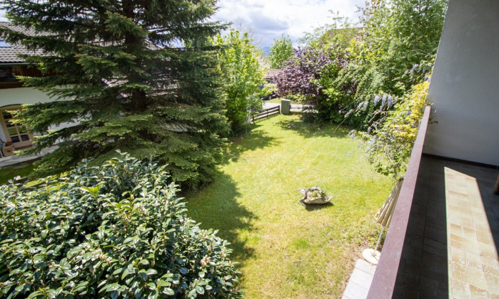 Ruhig gelegenes Einfamilienhaus mit großen gepflegten Garten nähe Chiemsee
